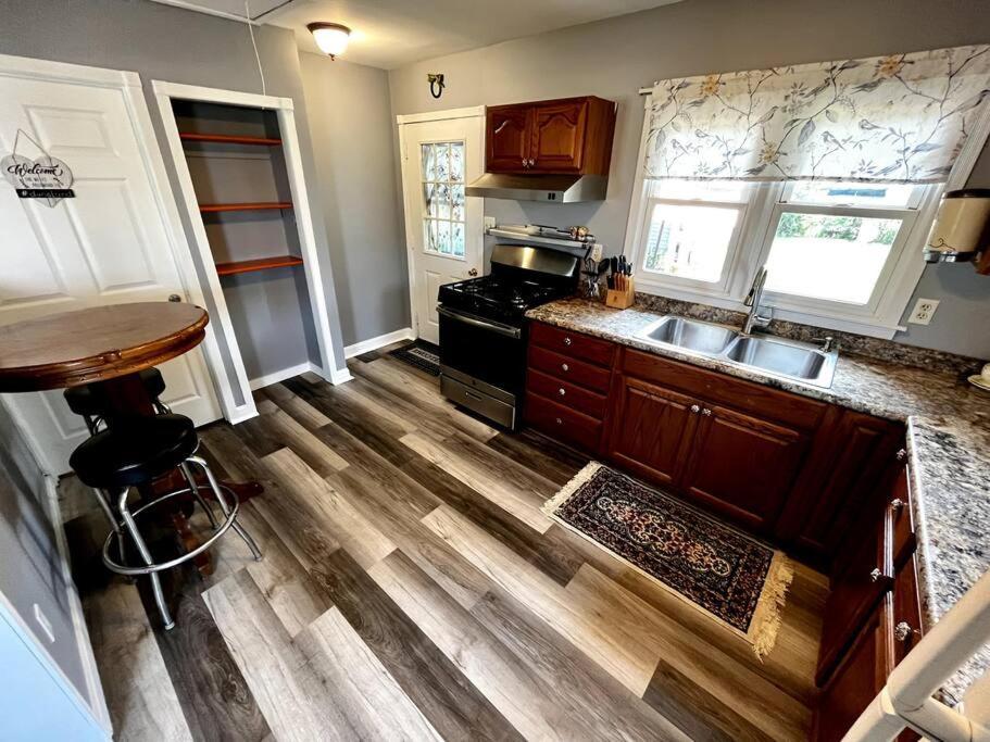 Blue Birdhouse - Indiana Dunes - Pet Friendly * Chesterton