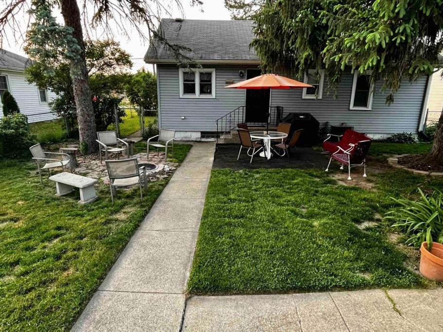 Blue Birdhouse - Indiana Dunes - Pet Friendly Holiday home Chesterton