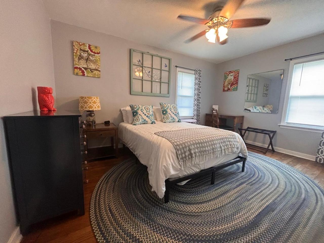 Blue Birdhouse - Indiana Dunes - Pet Friendly Holiday home Chesterton